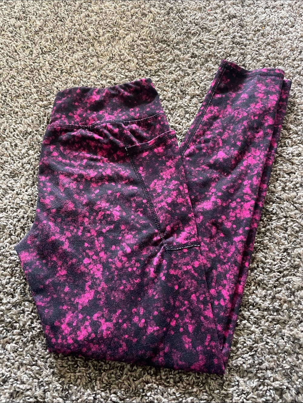 Athletic Works Black Leggings with Pink Splatter Print